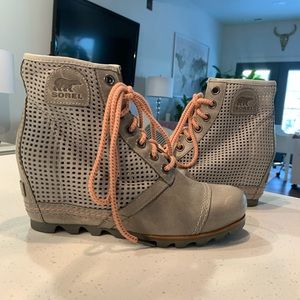 Sorel Women’s 1964 Premium Wedge 9.5 waterproof